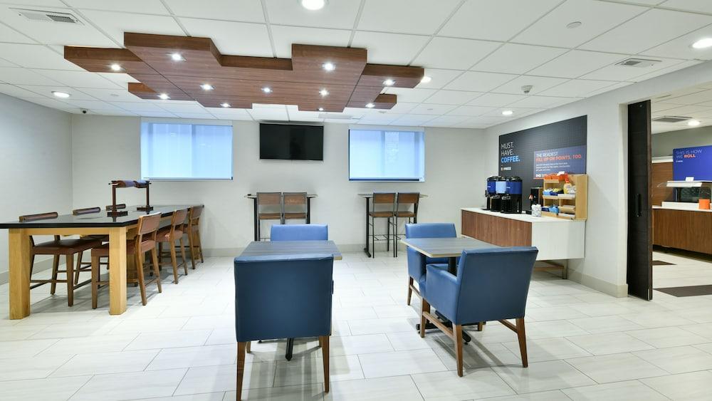 Holiday Inn Express Staten Island West, An Ihg Hotel Нью-Йорк Экстерьер фото