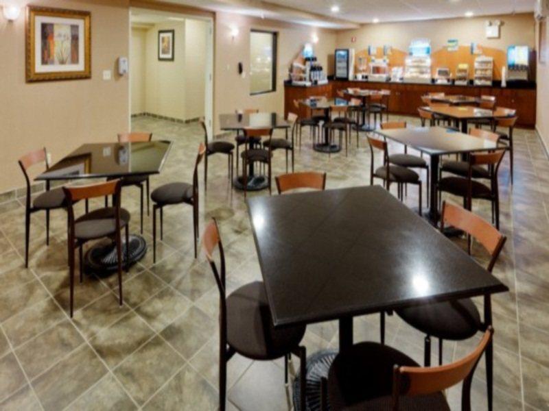 Holiday Inn Express Staten Island West, An Ihg Hotel Нью-Йорк Ресторан фото