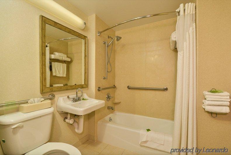 Holiday Inn Express Staten Island West, An Ihg Hotel Нью-Йорк Экстерьер фото